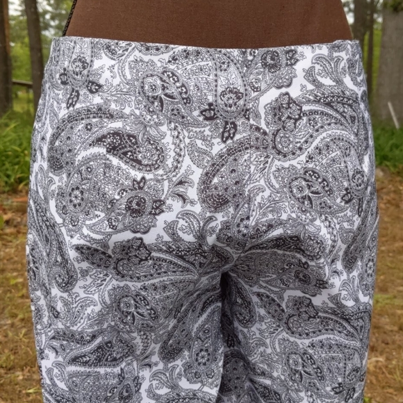 Nally & Millie Black & White Paisley Print… - Picture 2 of 8